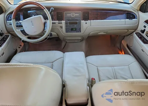 2007 Lincoln Town Car Signature Limited z USA, uszkodzony, nr VIN 1LNHM82W77Y627440